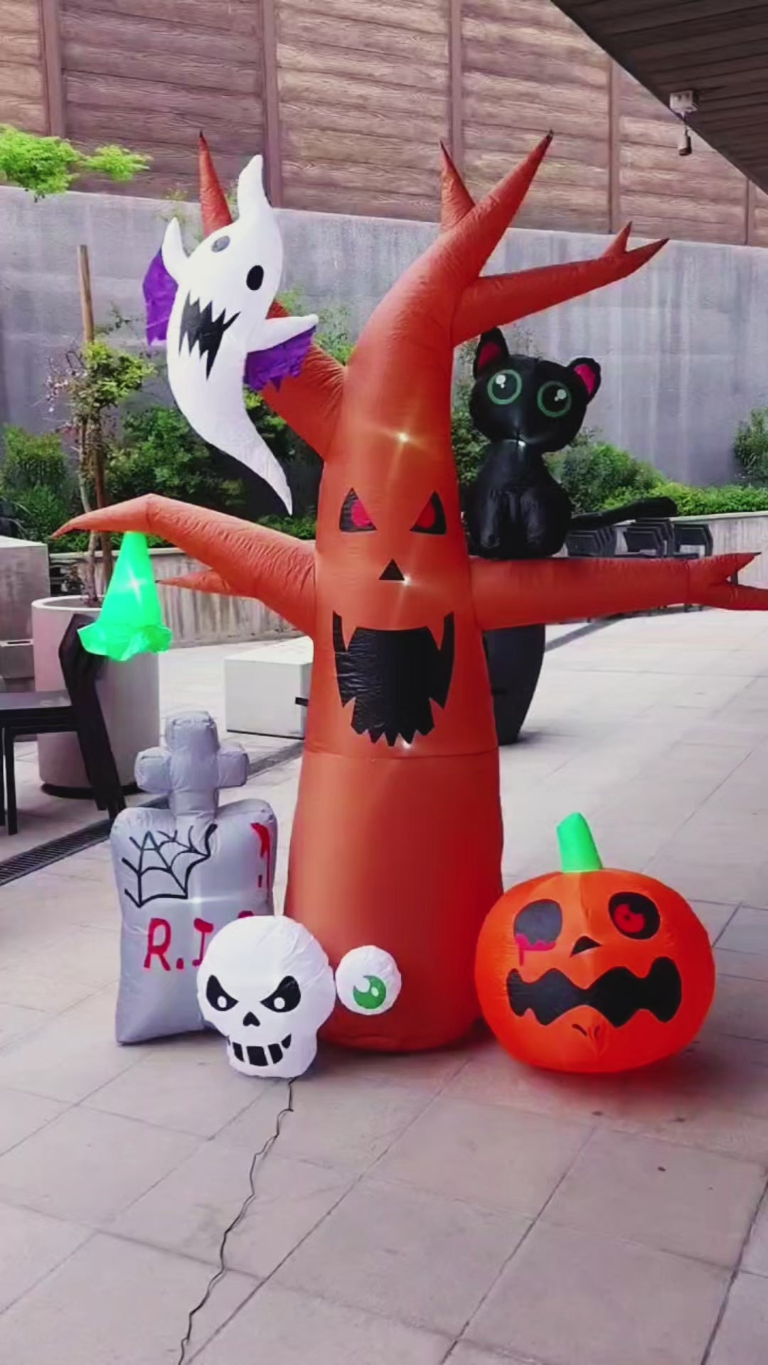 Decoración Árbol Halloween Inflable 240 cm